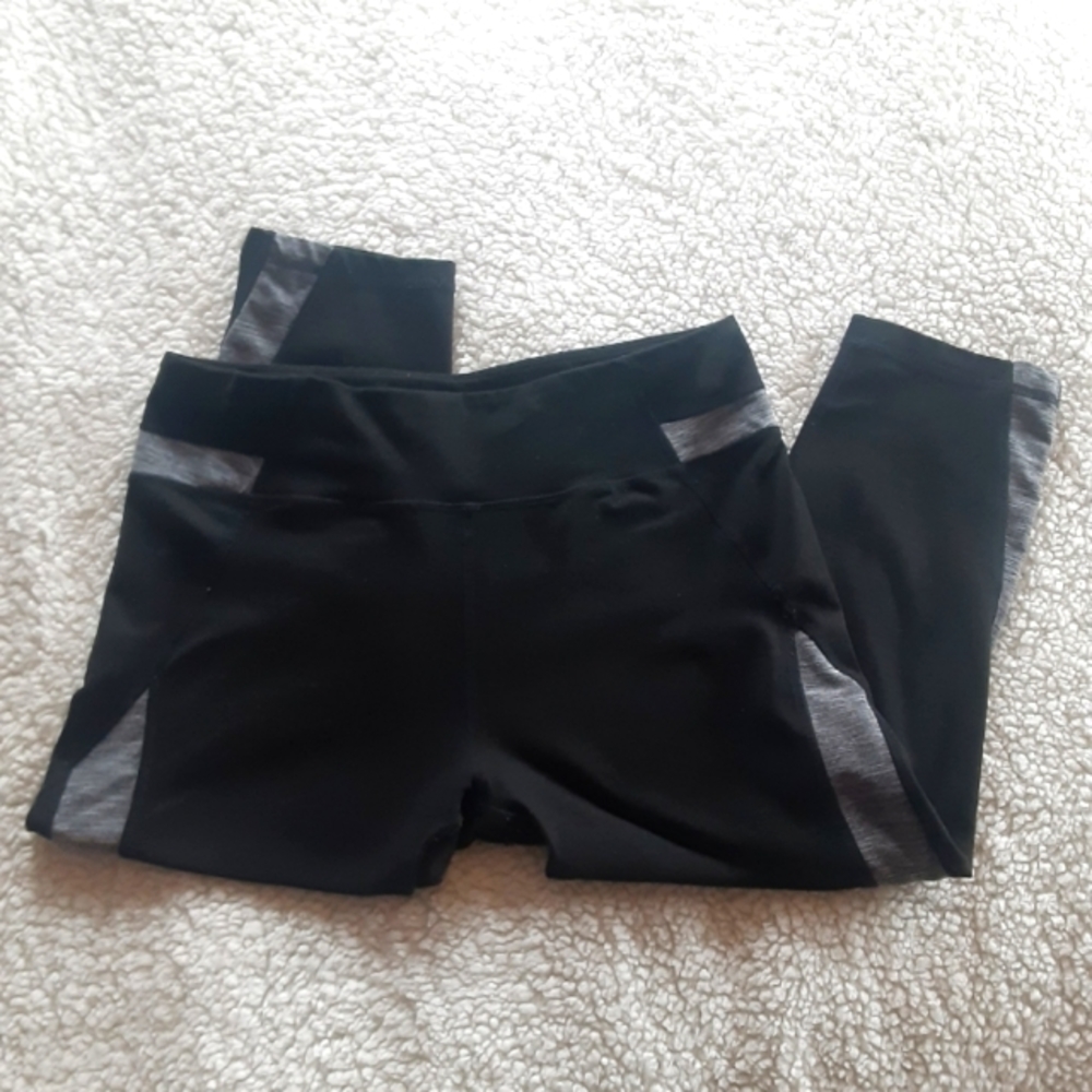capri-length athletic leggings
